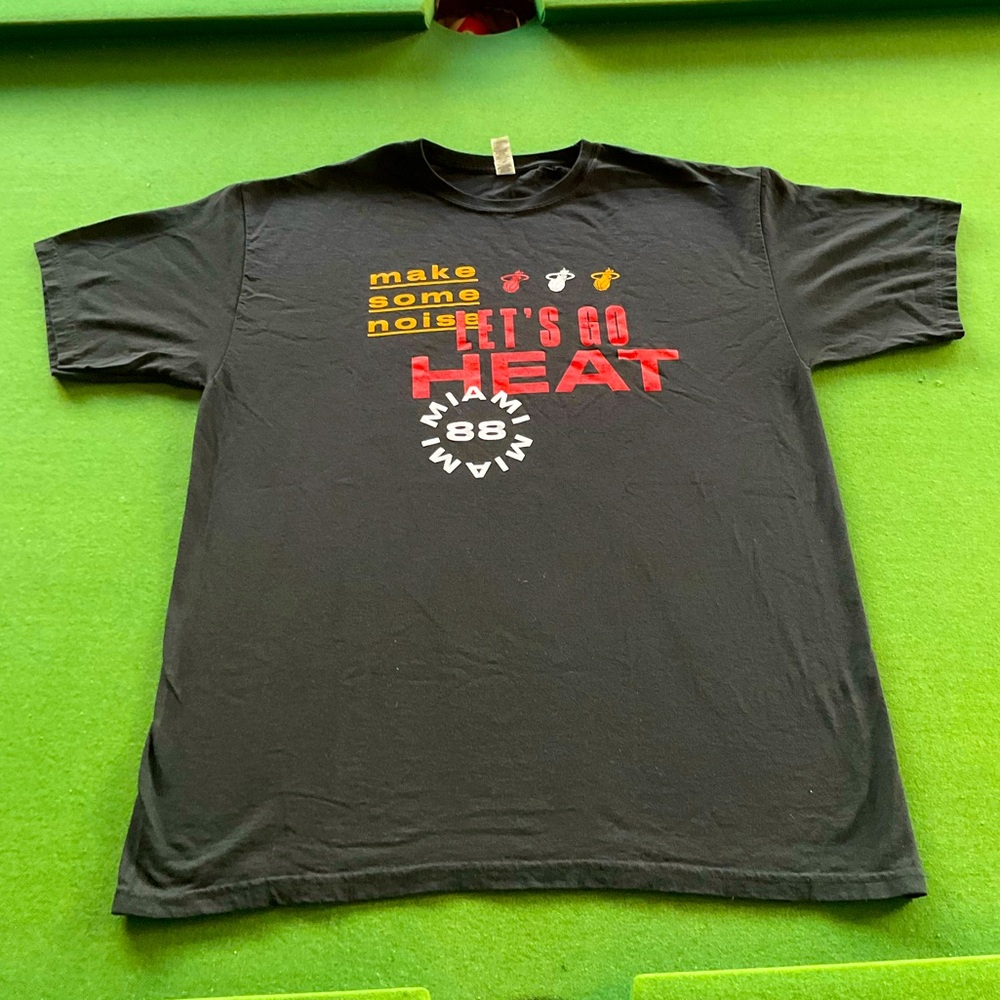 Miami Heat black red T-shirt new unused XL nba basketball Tee short sleeve